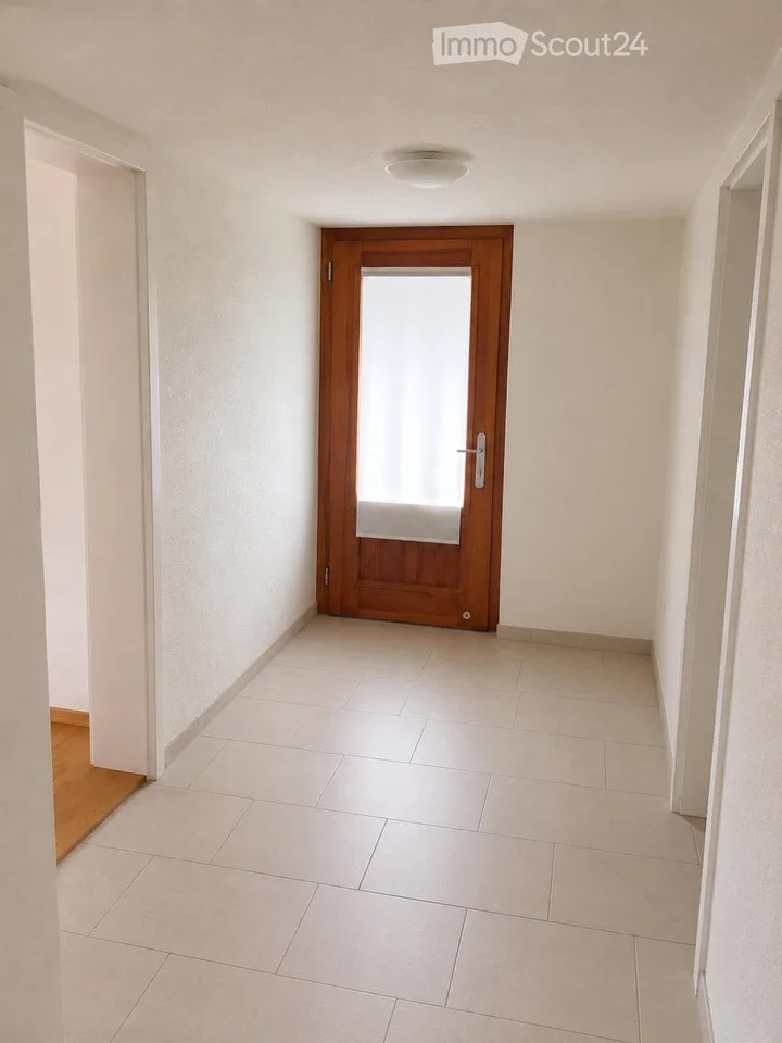 Charming 4.5-room old building apartment on the ground floor in Laupen BE