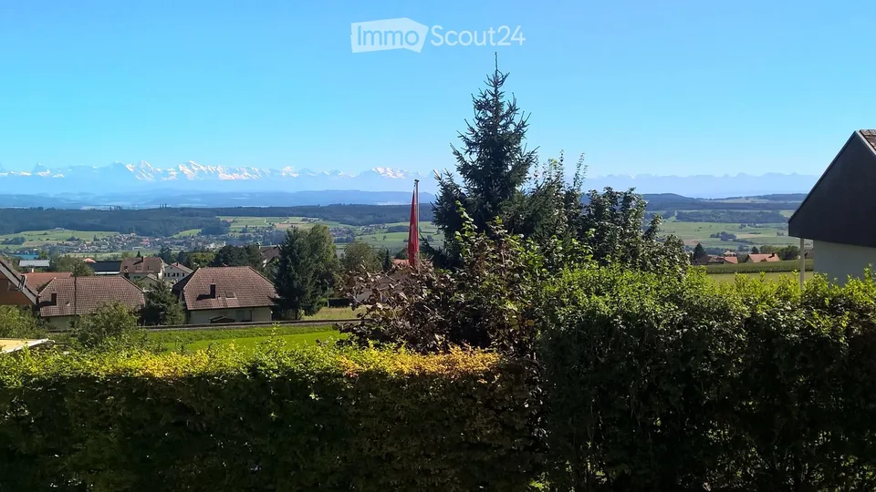 Grosszügige 6.5-Zimmer-Terrassenwohnung mit Panoramablick in Lommiswil