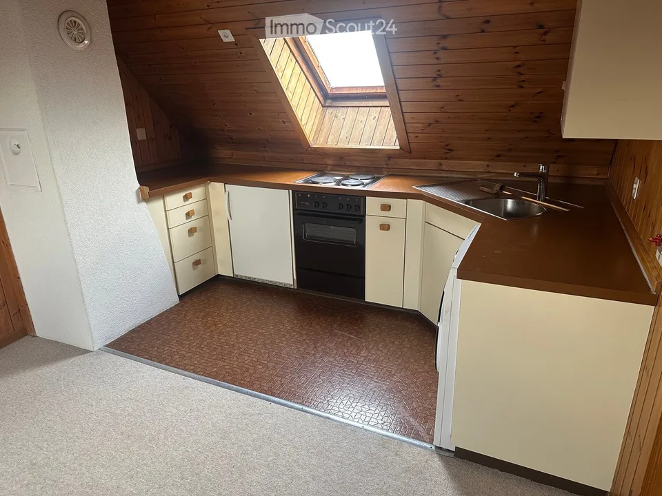 1,5 Zimmer Altbauwohnung DG in Koppigen BE