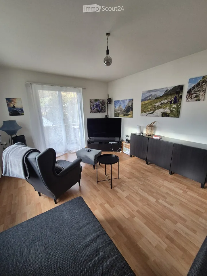 Schöne helle 4 Zimmer Wohnung 1.OG Links