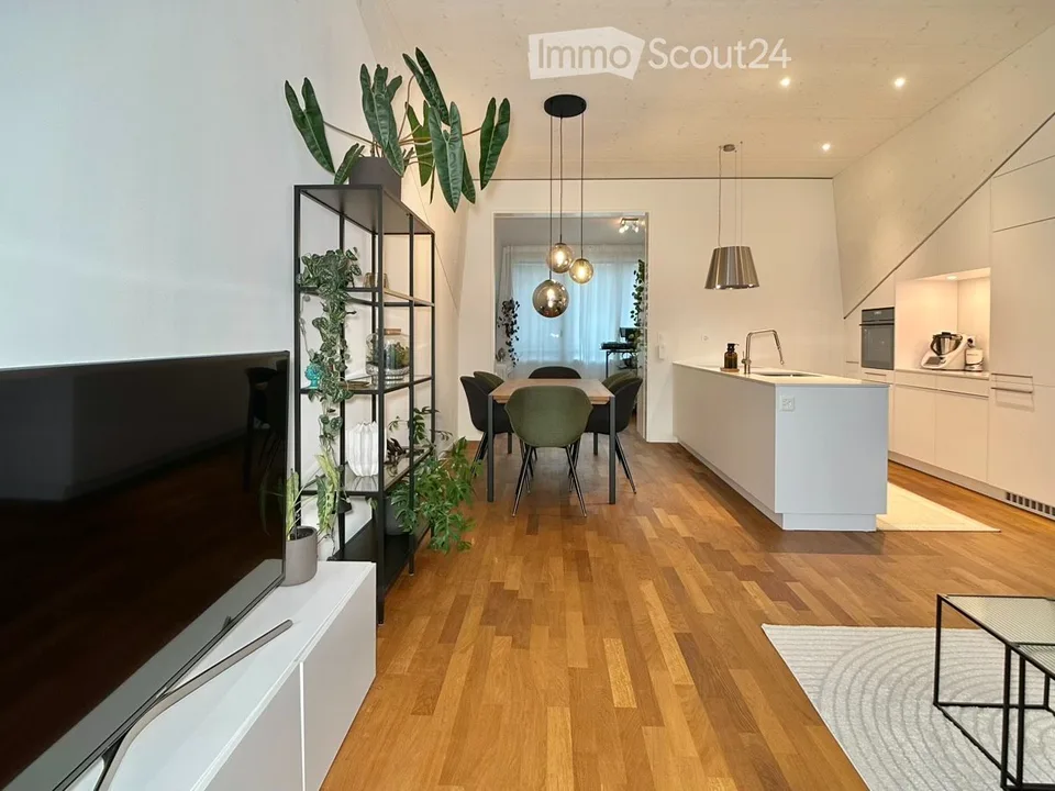 Befristet, möbliert: Moderne Maisonette mit Dachgarten