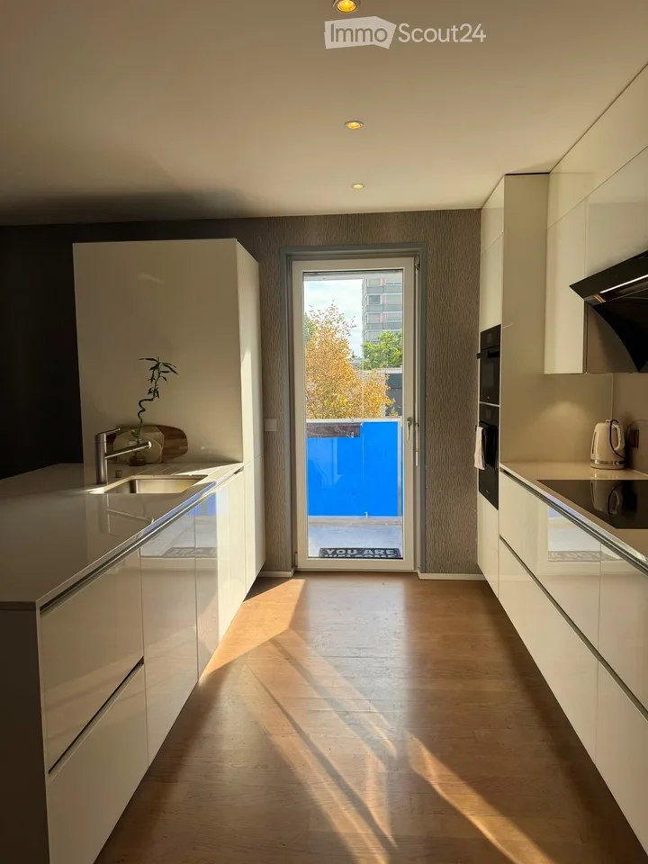 Fully furnished apartment, 10 min walk to the airport!