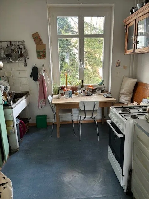 ab 1. Oktober 26 schönes, helles unmöbliertes zimmer in 2er WG zu vermieten