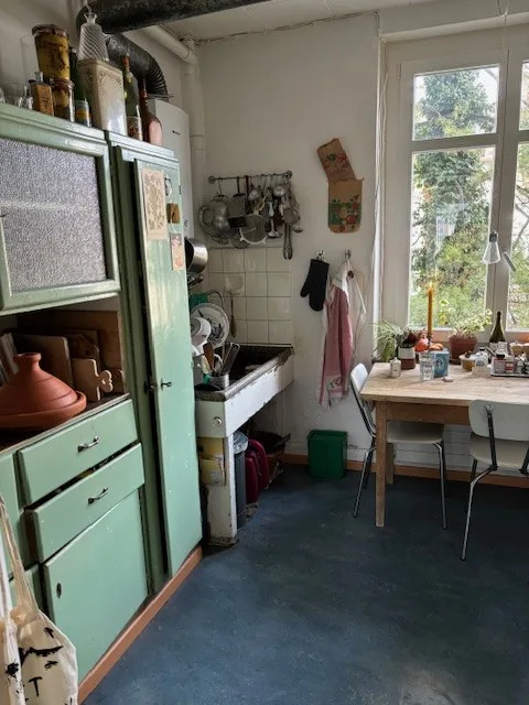 ab 1. Oktober 26 schönes, helles unmöbliertes zimmer in 2er WG zu vermieten