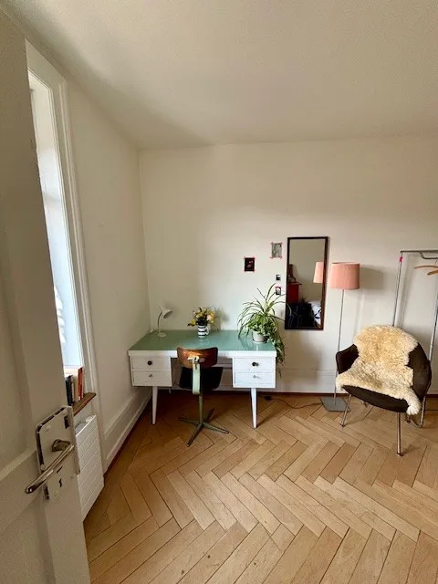 ab 1. Oktober 26 schönes, helles unmöbliertes zimmer in 2er WG zu vermieten