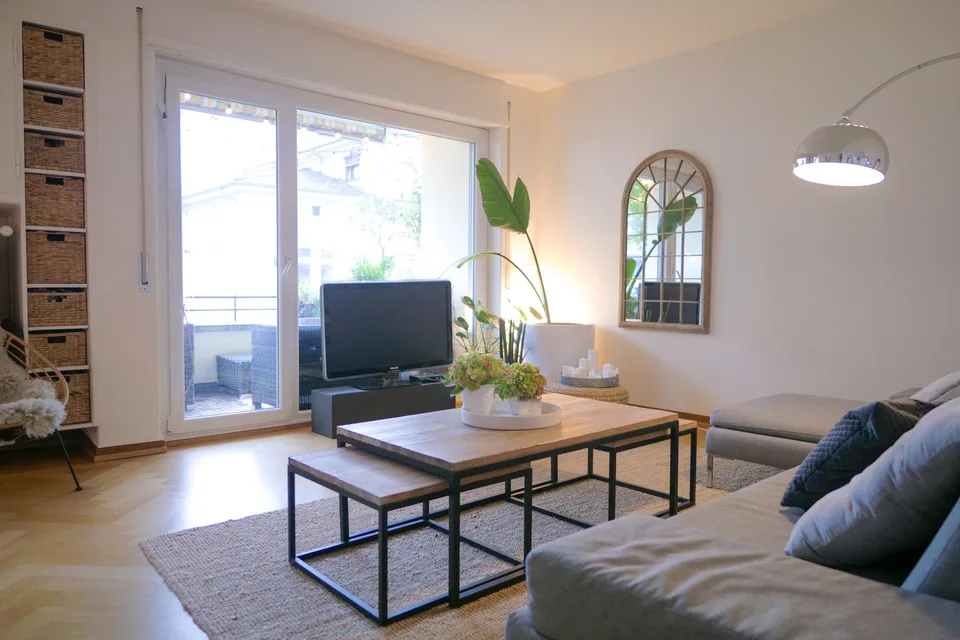 Wohnung bis 31.7.29 unmöbliert (3 Zimmer + Balkon)