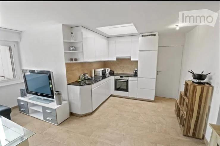 Appartement attique de 2.5 pièces avec vue, à Fribourg