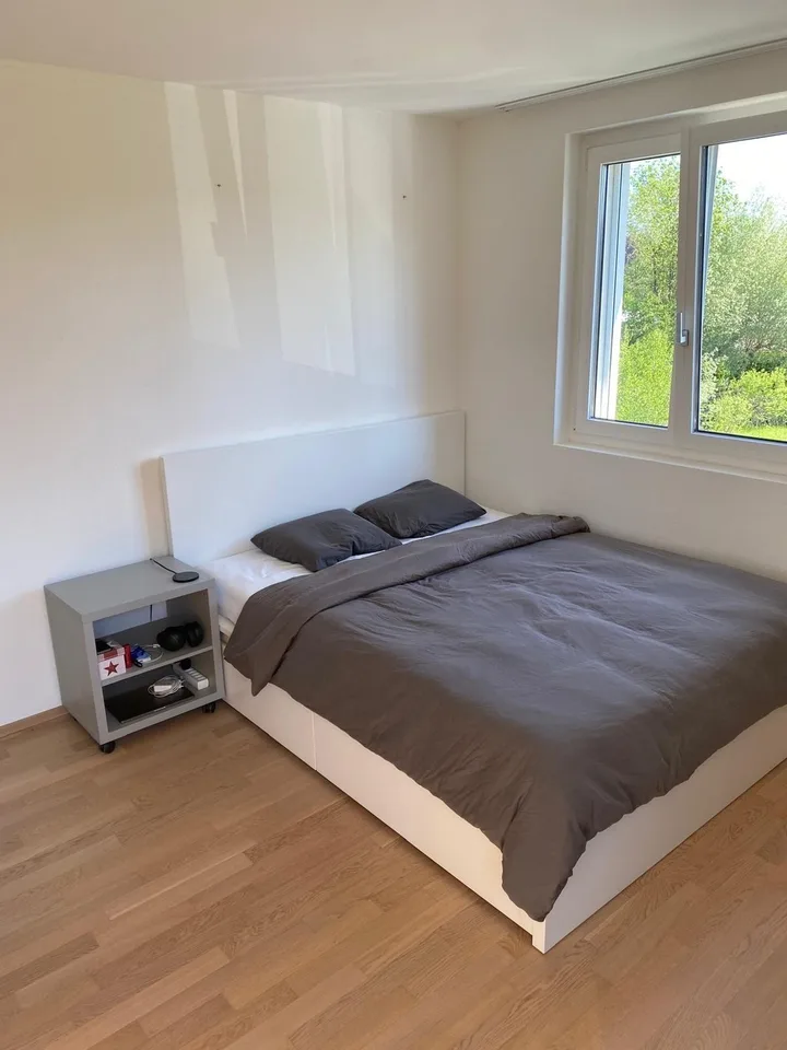Schönes WG Zimmer in Wetzikon 900 (inkl. NK, Swisscom (TV und Internet), Putzfrau & allg. Einkauf) Grosse: ca. 15 Quadratmeter