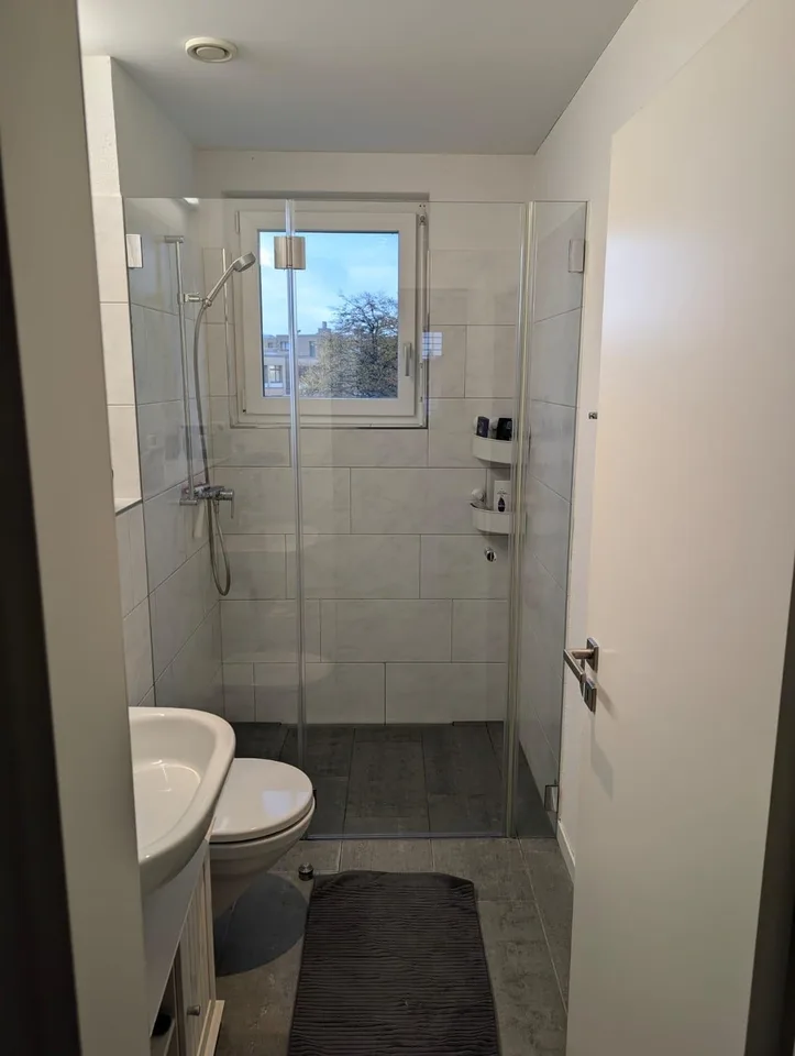 Beautiful shared apartment room in Wetzikon 900 (including utilities, Swisscom (TV and internet), cleaning lady & general shopping) Size: approx. 15 square meters