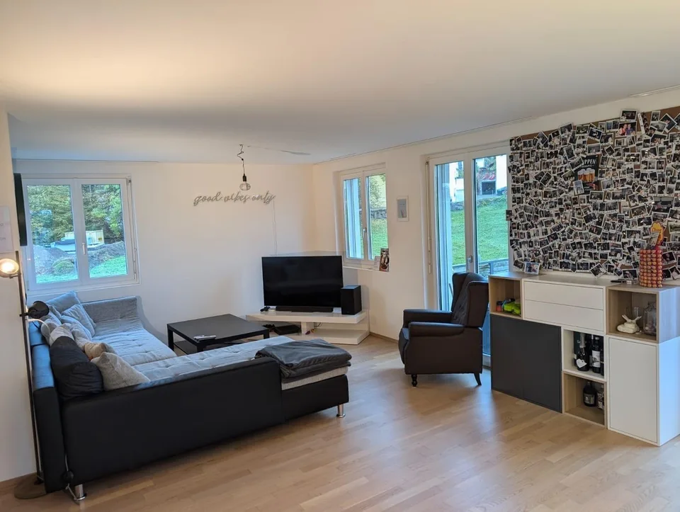 Beautiful shared apartment room in Wetzikon 900 (including utilities, Swisscom (TV and internet), cleaning lady & general shopping) Size: approx. 15 square meters