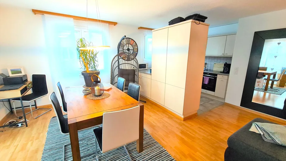 Sonnige Wohnung mit grosszügigem Sitzplatz an ruhiger Lage