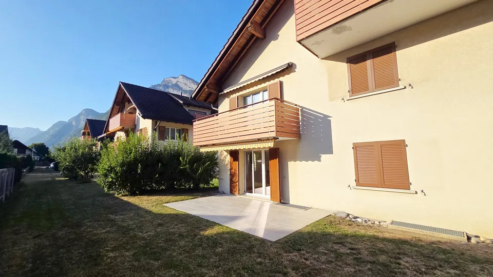 Sonnige Wohnung mit grosszügigem Sitzplatz an ruhiger Lage