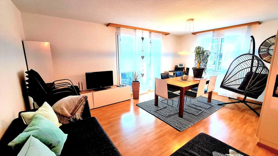Sonnige Wohnung mit grosszügigem Sitzplatz an ruhiger Lage