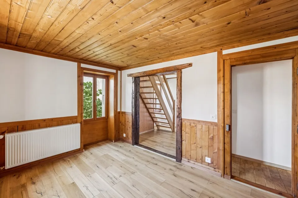 Casa di carattere in un ambiente naturale con vista aperta