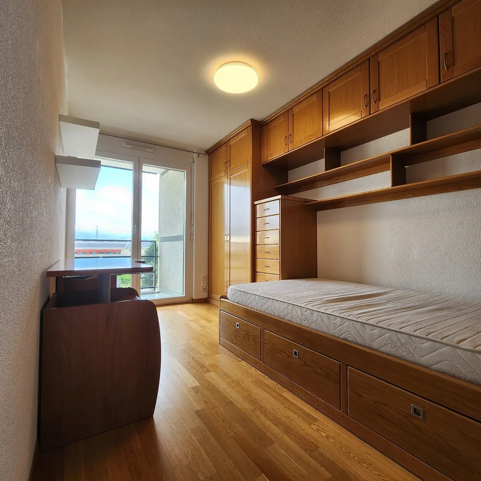 Wohnung mit 4,5 Zimmern und zwei Balkonen