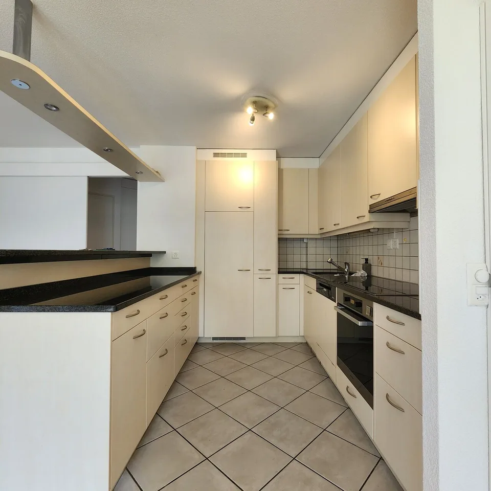 Wohnung mit 4,5 Zimmern und zwei Balkonen