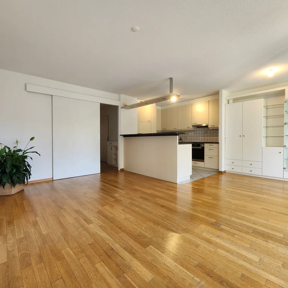 Wohnung mit 4,5 Zimmern und zwei Balkonen