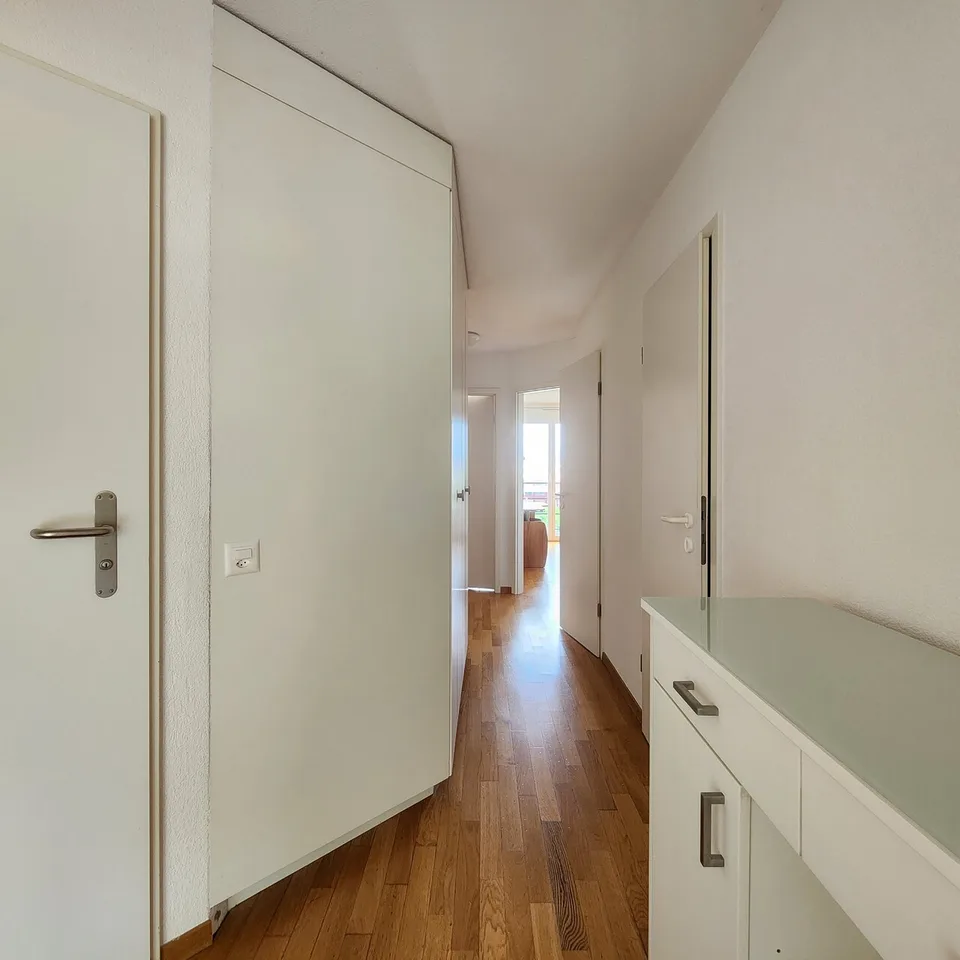 Wohnung mit 4,5 Zimmern und zwei Balkonen
