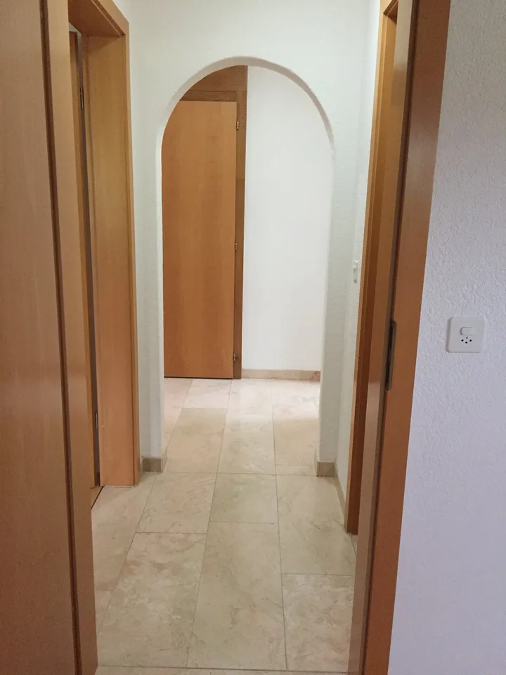 Charmantes 3.5-Zimmer-Apartment in Stetten – Renoviertes Altbau mit Balkon