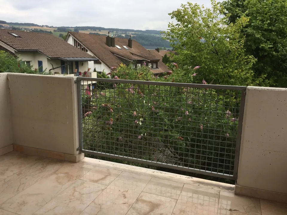 Charmantes 3.5-Zimmer-Apartment in Stetten – Renoviertes Altbau mit Balkon