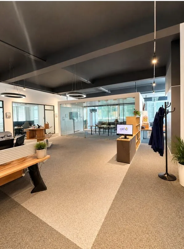 Takeover of lease / Modern offices with storage