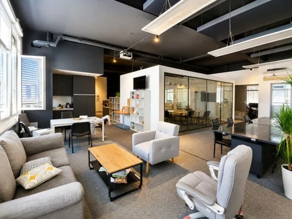 Reprise de bail / Bureaux modernes avec dépôt