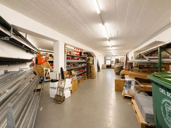 Takeover of lease / Modern offices with storage