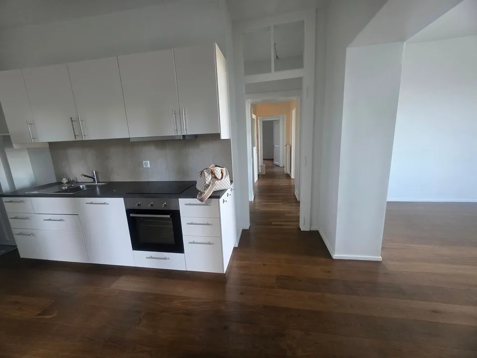Appartamento di 4 locali, 1° piano, circa 110 m2 – foto 2 di 9