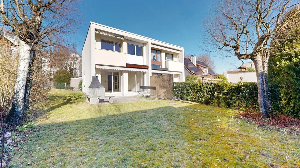 4.5-Zimmer-Doppeleinfamilienhaus mit Hobbyraum und Einstellhallenplatz