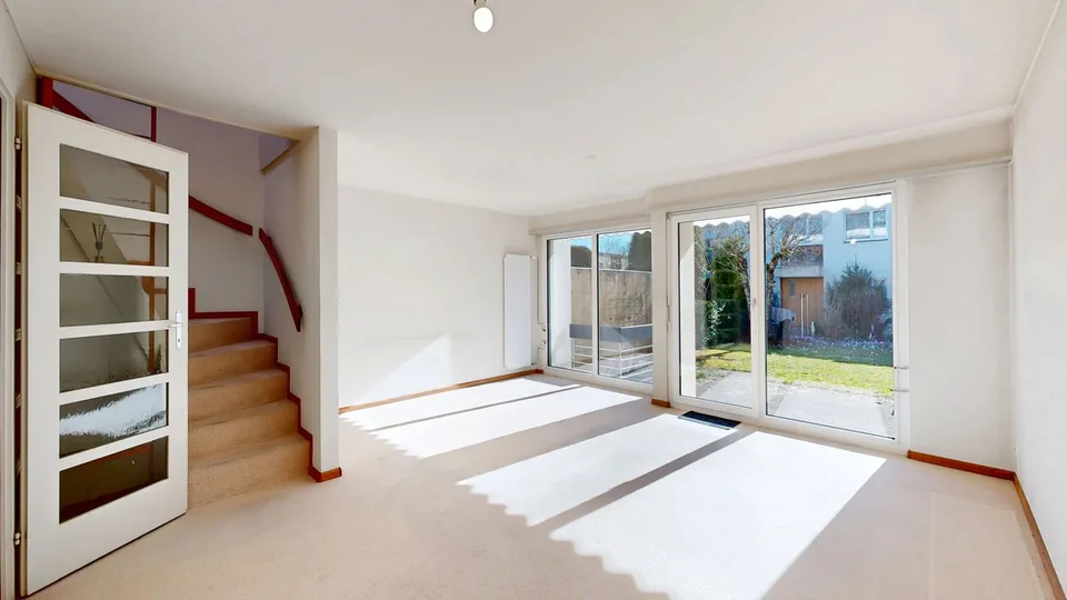 4.5-room semi-detached house with hobby room and parking space
