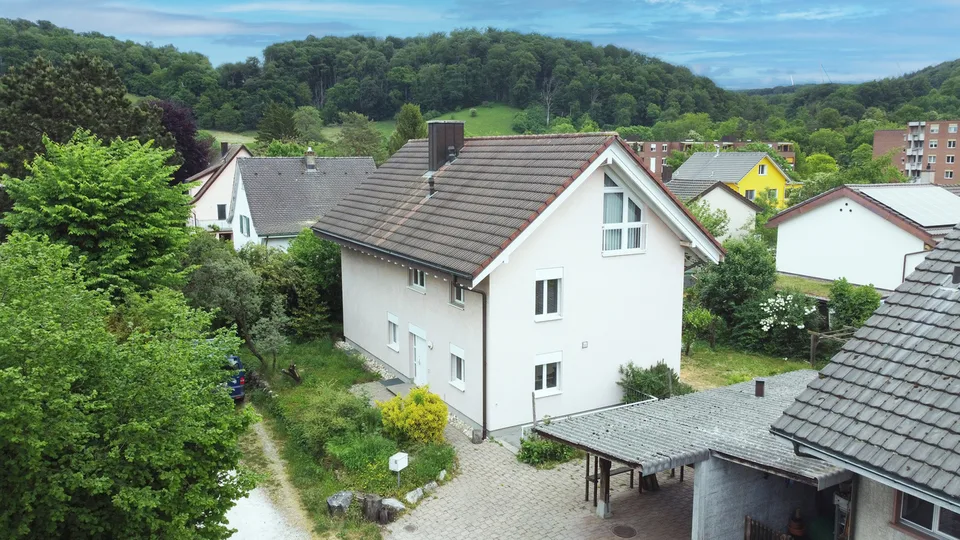 Large 7.5-room single-family house in a unique location