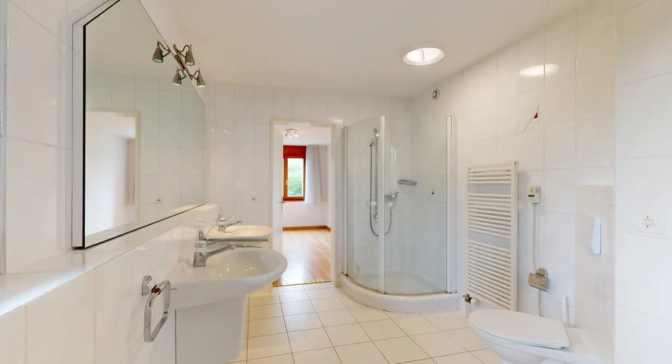 Large 7.5-room single-family house in a unique location