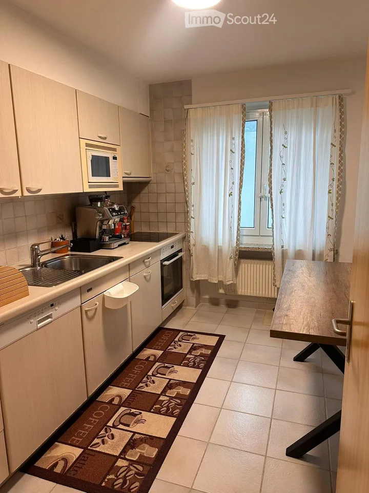 Appartamento luminoso 4.5 locali al 4° piano a Domat/Ems