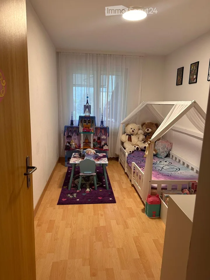 Appartamento luminoso 4.5 locali al 4° piano a Domat/Ems