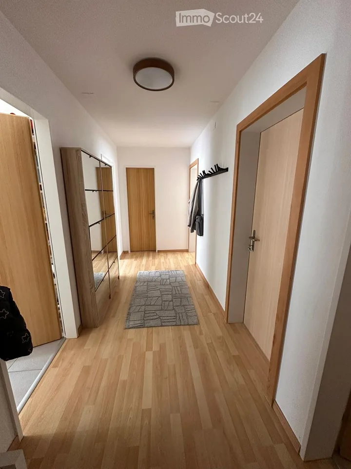 Appartamento luminoso 4.5 locali al 4° piano a Domat/Ems