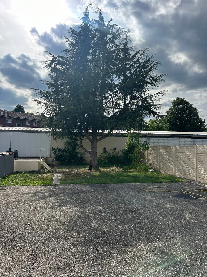 Spacious living on approximately 163m2 and 4.5 rooms
