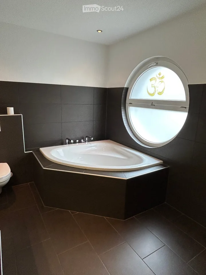 Spacious living on approximately 163m2 and 4.5 rooms