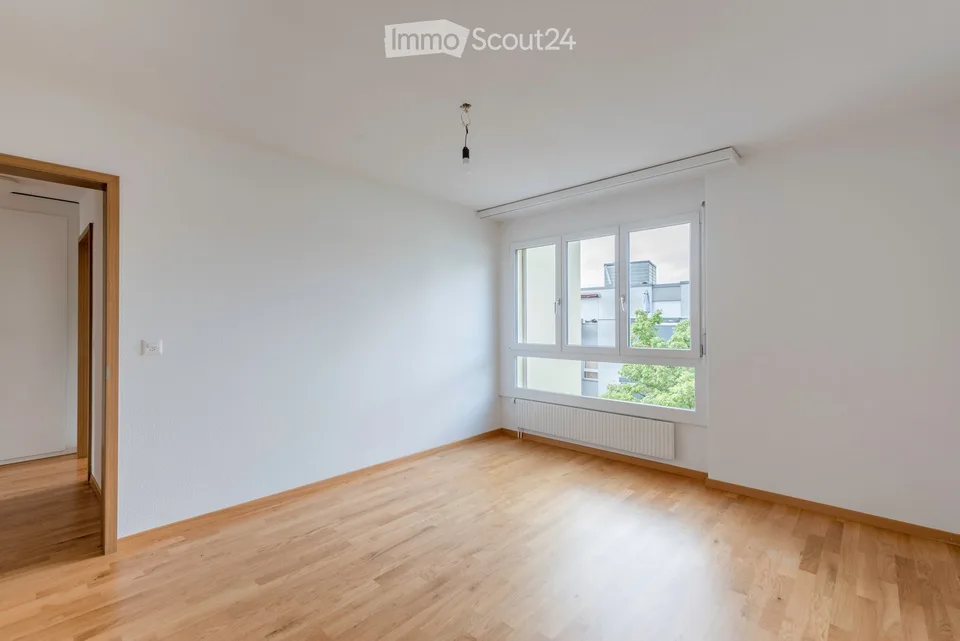 Sonnige, grosszügige Wohnung mit Balkon