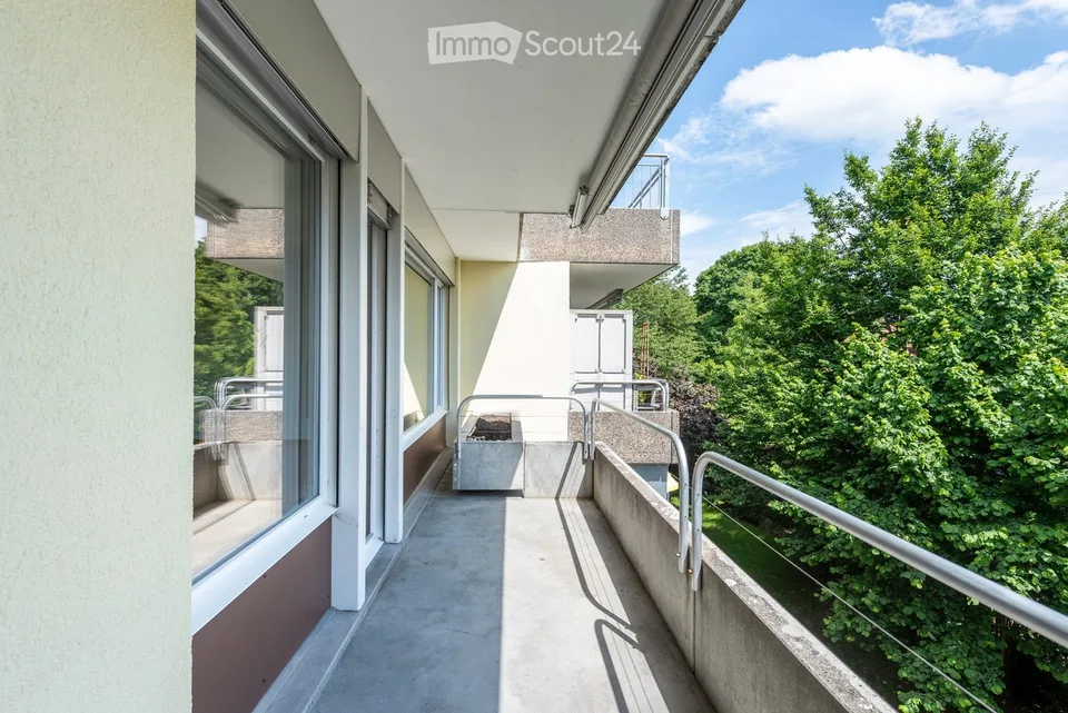 Sonnige, grosszügige Wohnung mit Balkon