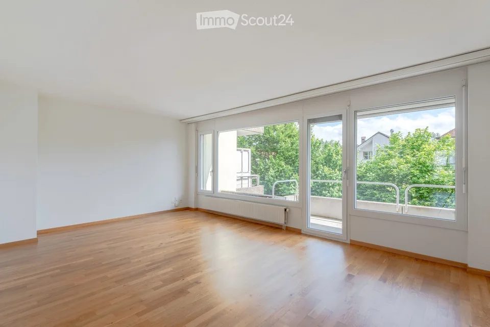 Sonnige, grosszügige Wohnung mit Balkon