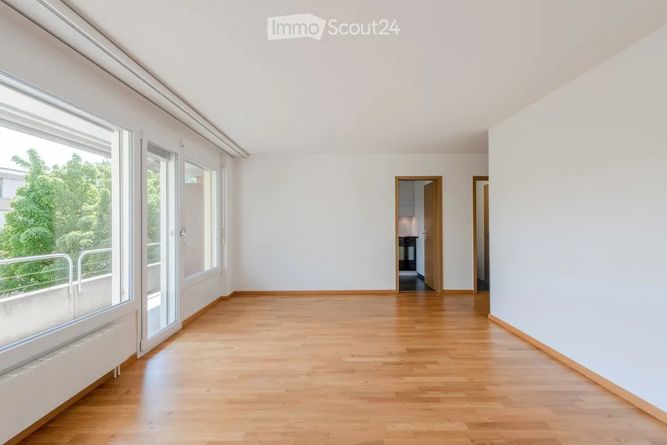 Sonnige, grosszügige Wohnung mit Balkon