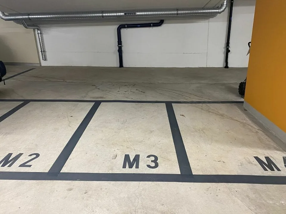 Motorradabstellplätze zu vermieten