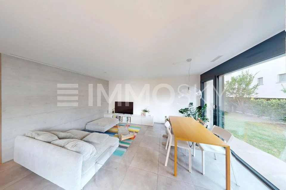 Elegante e moderno con giardino privato