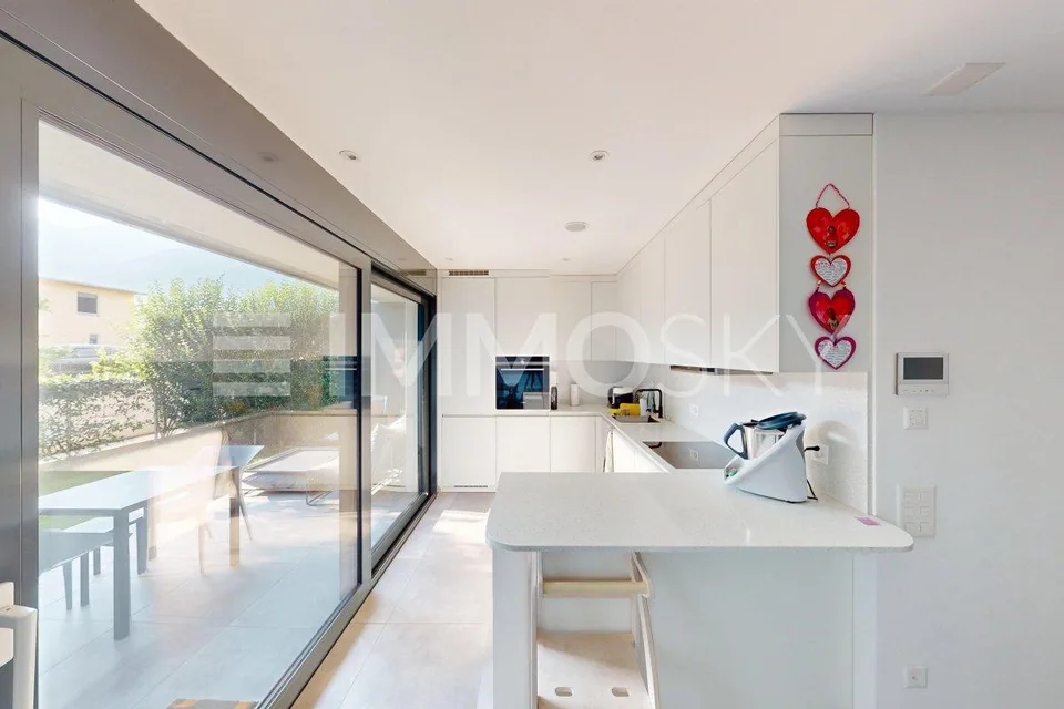 Elegante e moderno con giardino privato
