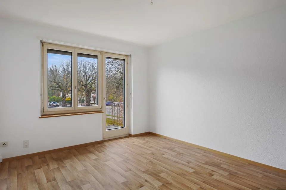 Vier-Zimmer-Wohnung mit Balkon und voll ausgestatteter Küche