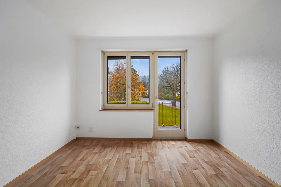Vier-Zimmer-Wohnung mit Balkon und voll ausgestatteter Küche