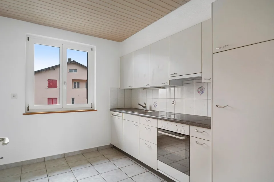 Vier-Zimmer-Wohnung mit Balkon und voll ausgestatteter Küche