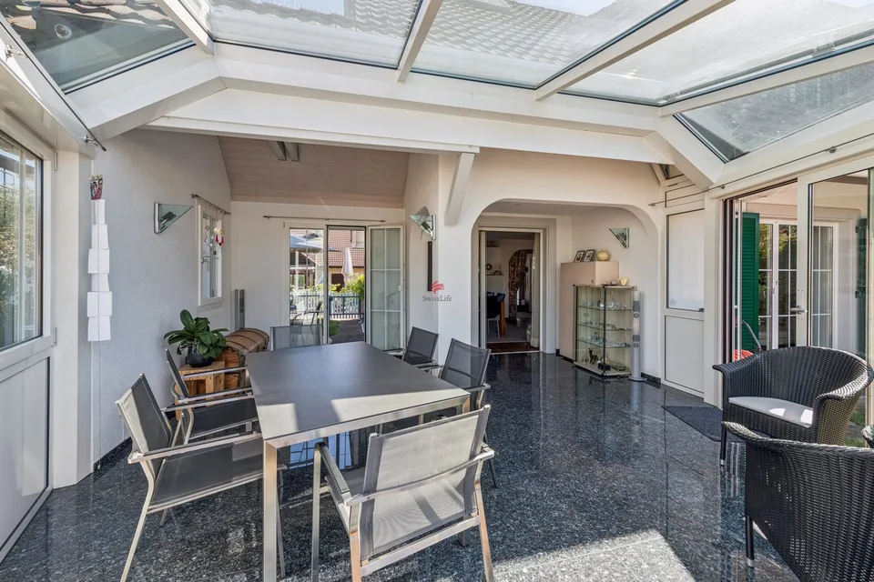 Doppeleinfamilienhaus mit Pool und Wintergarten