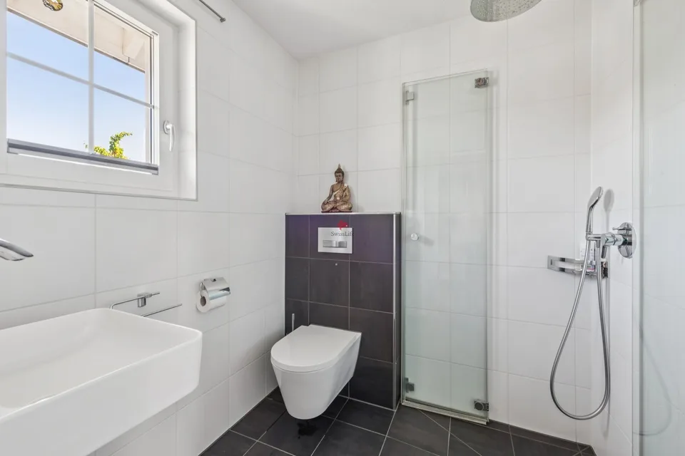 Doppeleinfamilienhaus mit Pool und Wintergarten