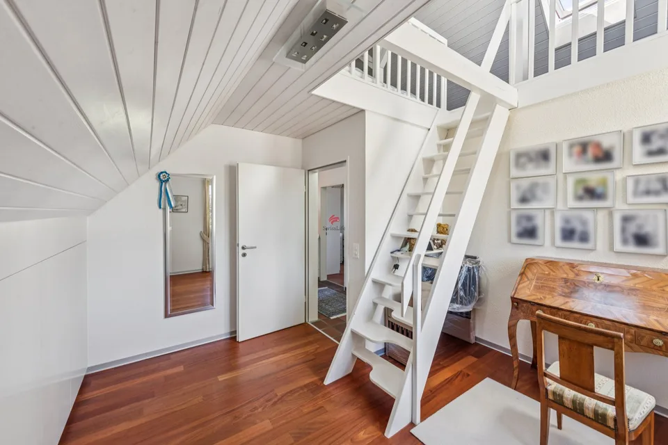 Doppeleinfamilienhaus mit Pool und Wintergarten